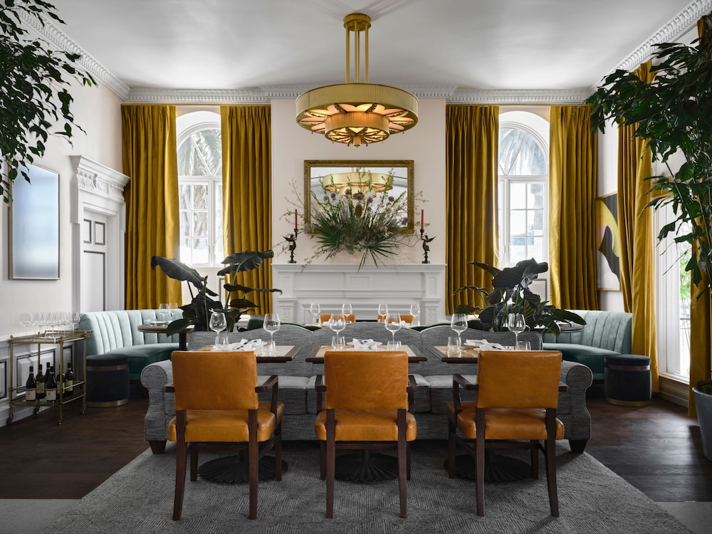 The Georgian Hotel by null
