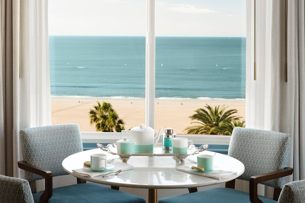 Suite, 1 King Bed, Oceanfront | Down comforters, pillowtop beds, minibar, in-room safe
