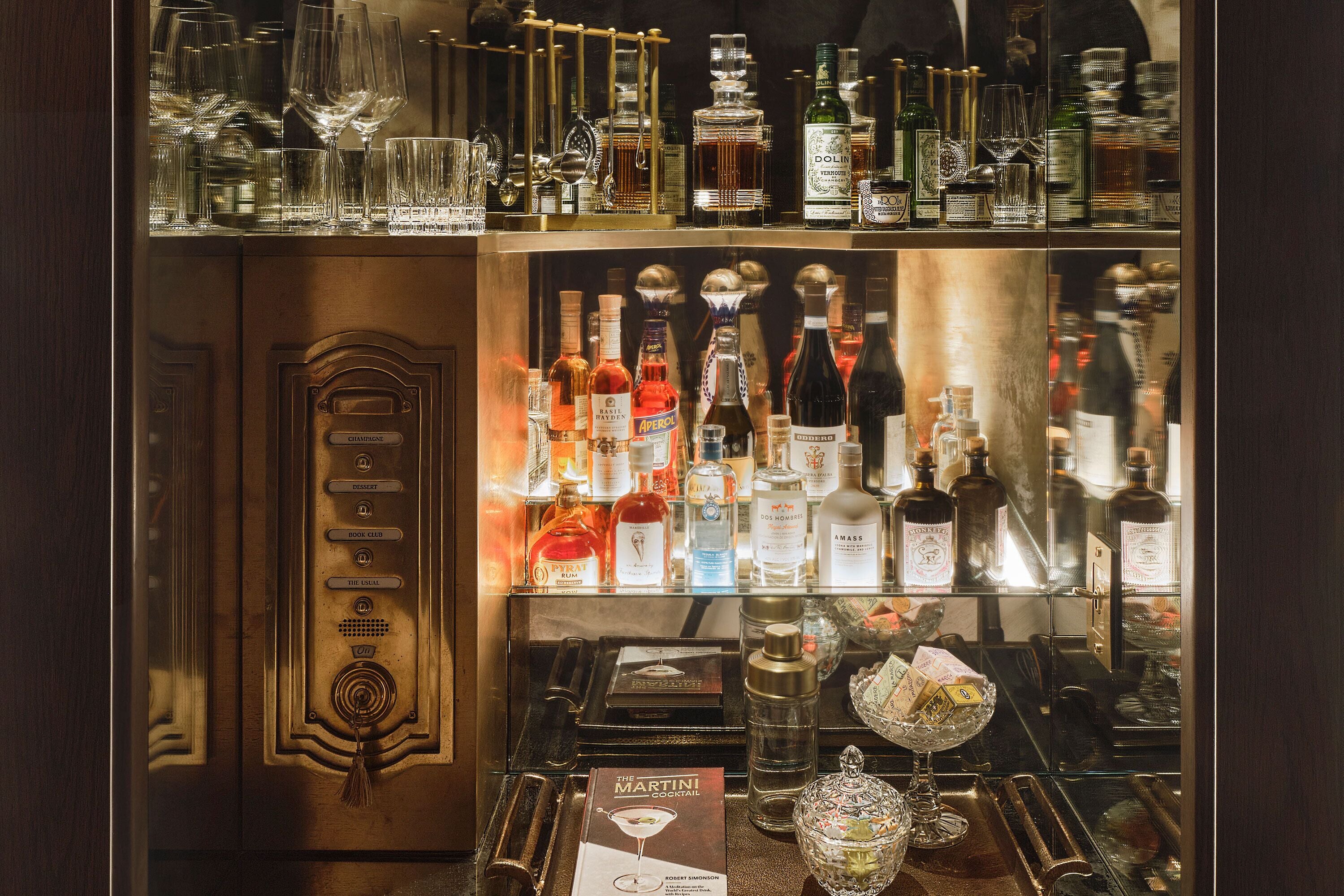 1 bedroom, down duvets, pillow-top beds, minibar