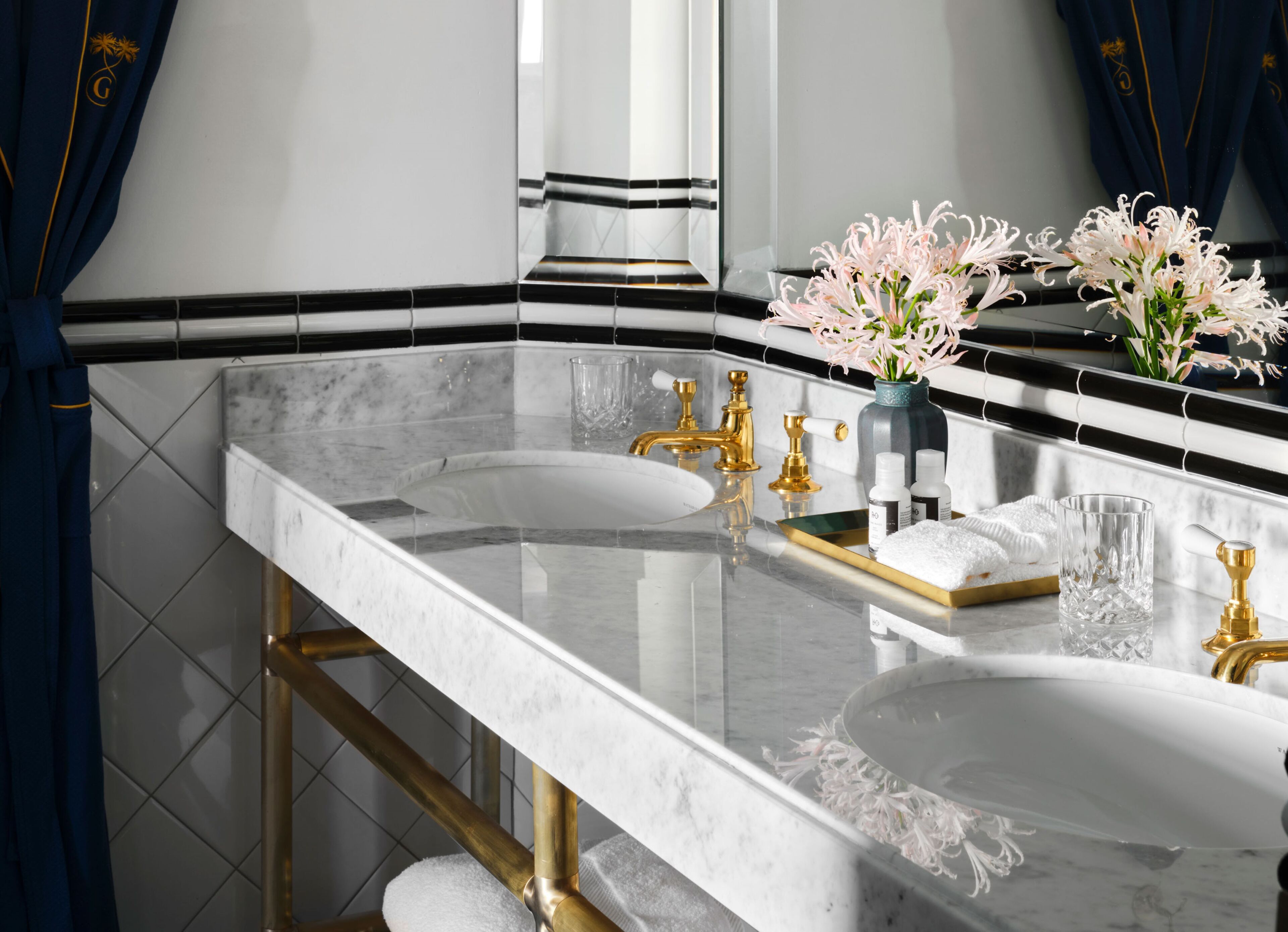 combined shower/bathtub, free toiletries, hair dryer, bathrobes