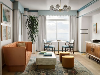 Down comforters, pillowtop beds, minibar, in-room safe at The Georgian Hotel
