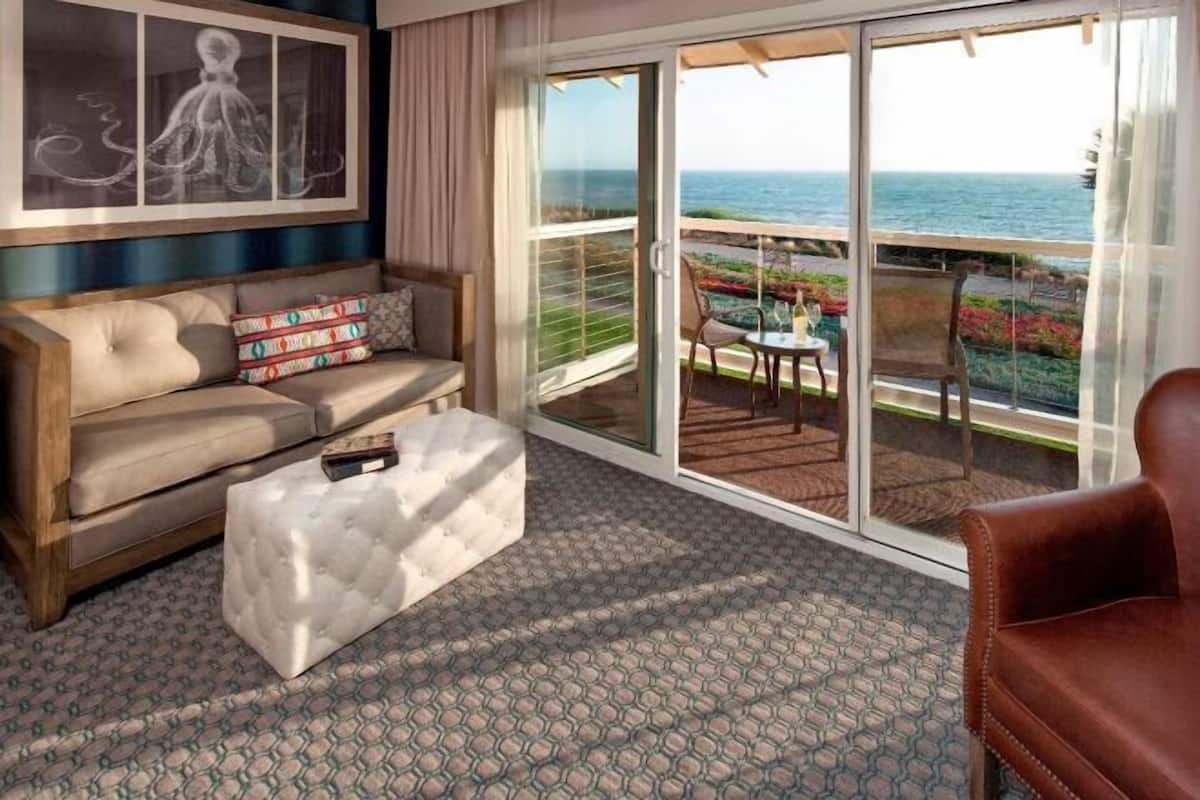 Living area | Flat-screen TV, pay movies, MP3 dock