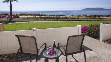 Deluxe Room, 1 King Bed, Fireplace | View from room