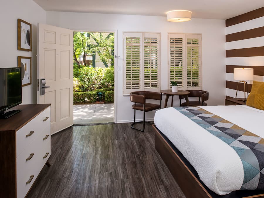 Chateau King | Peti besi dalam bilik, seterika/papan seterika, Wi-fi percuma