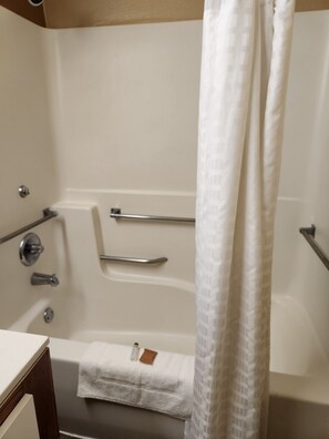 Room, 1 Queen Bed, Accessible, Non Smoking (Efficiency) | Bathroom | Combined shower/bathtub, free toiletries, hair dryer, towels