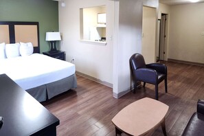 Pillow-top beds, desk, laptop workspace, blackout curtains - Suburban Studios Columbus East (Columbus)