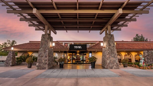 A hotel entrance with a covered walkway, stone pillars, and a sign reading "75 W." - Best Western Plus Thousand Oaks Inn (Thousand Oaks)
