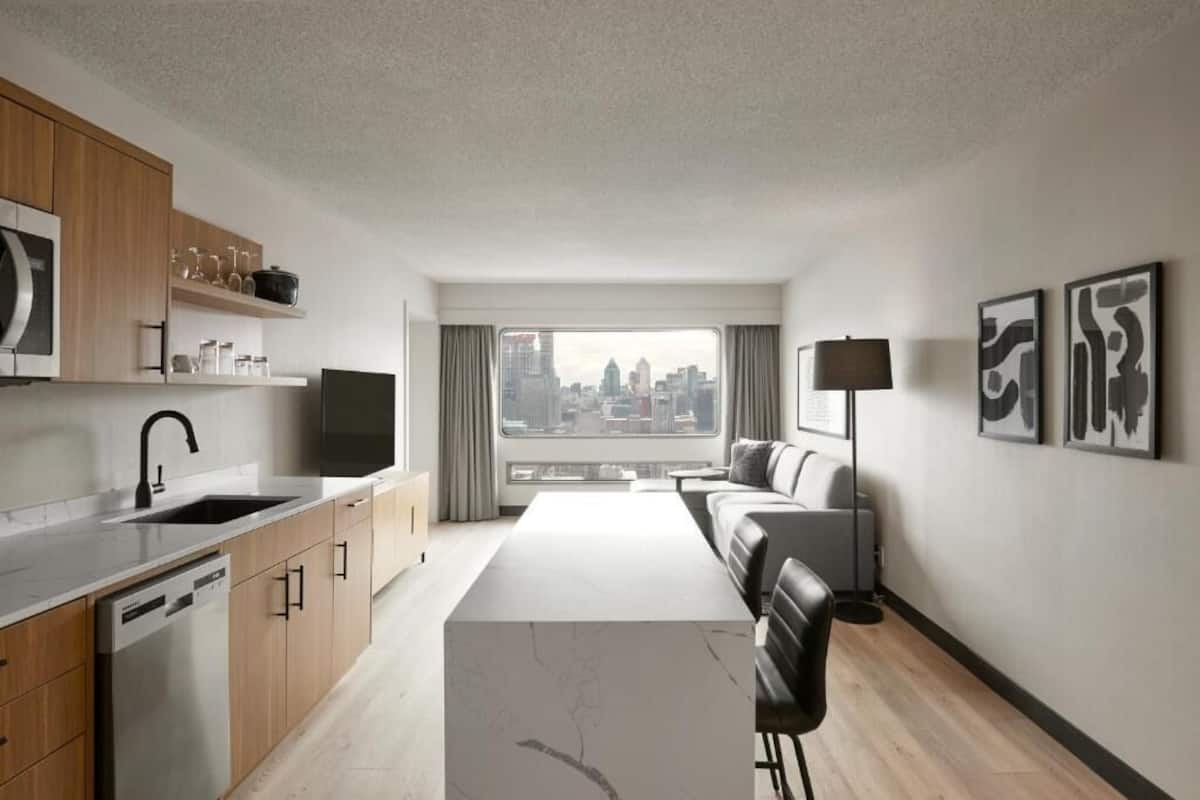 Suite, 1 King Bed with Sofa bed | Private kitchenette