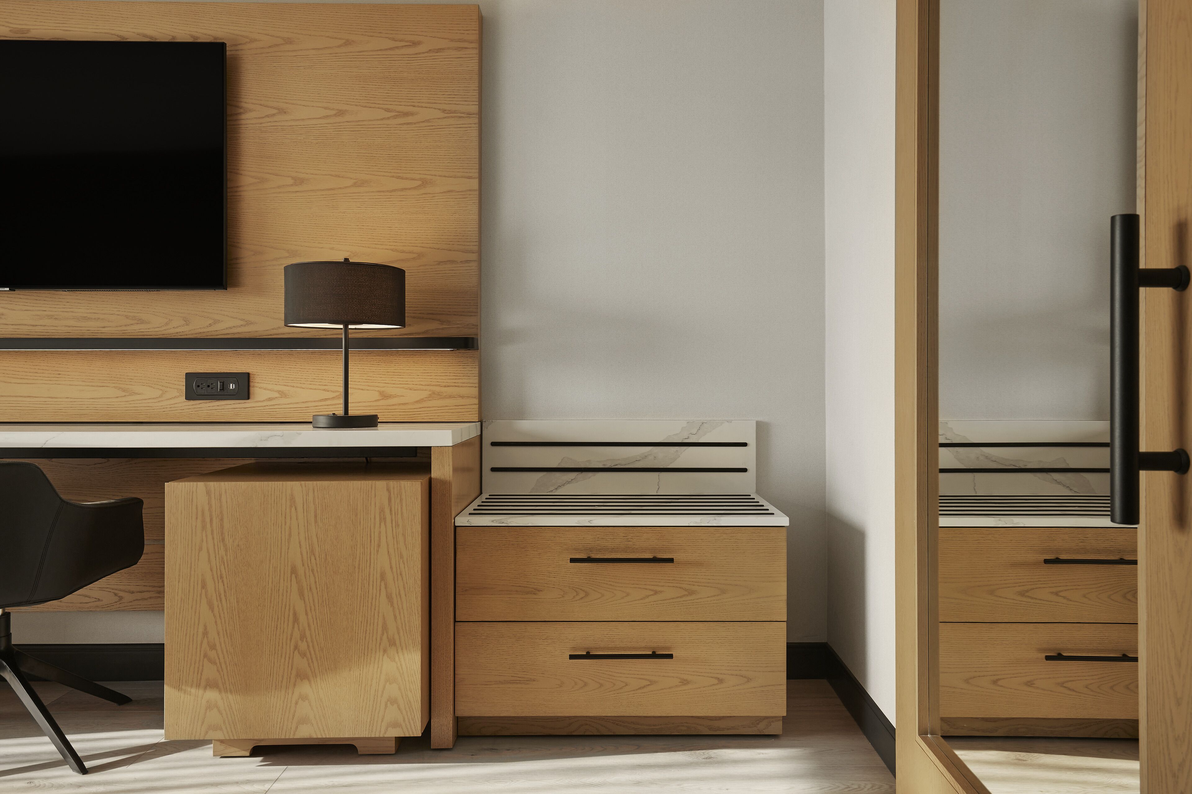 premium bedding, pillow-top beds, in-room safe, desk