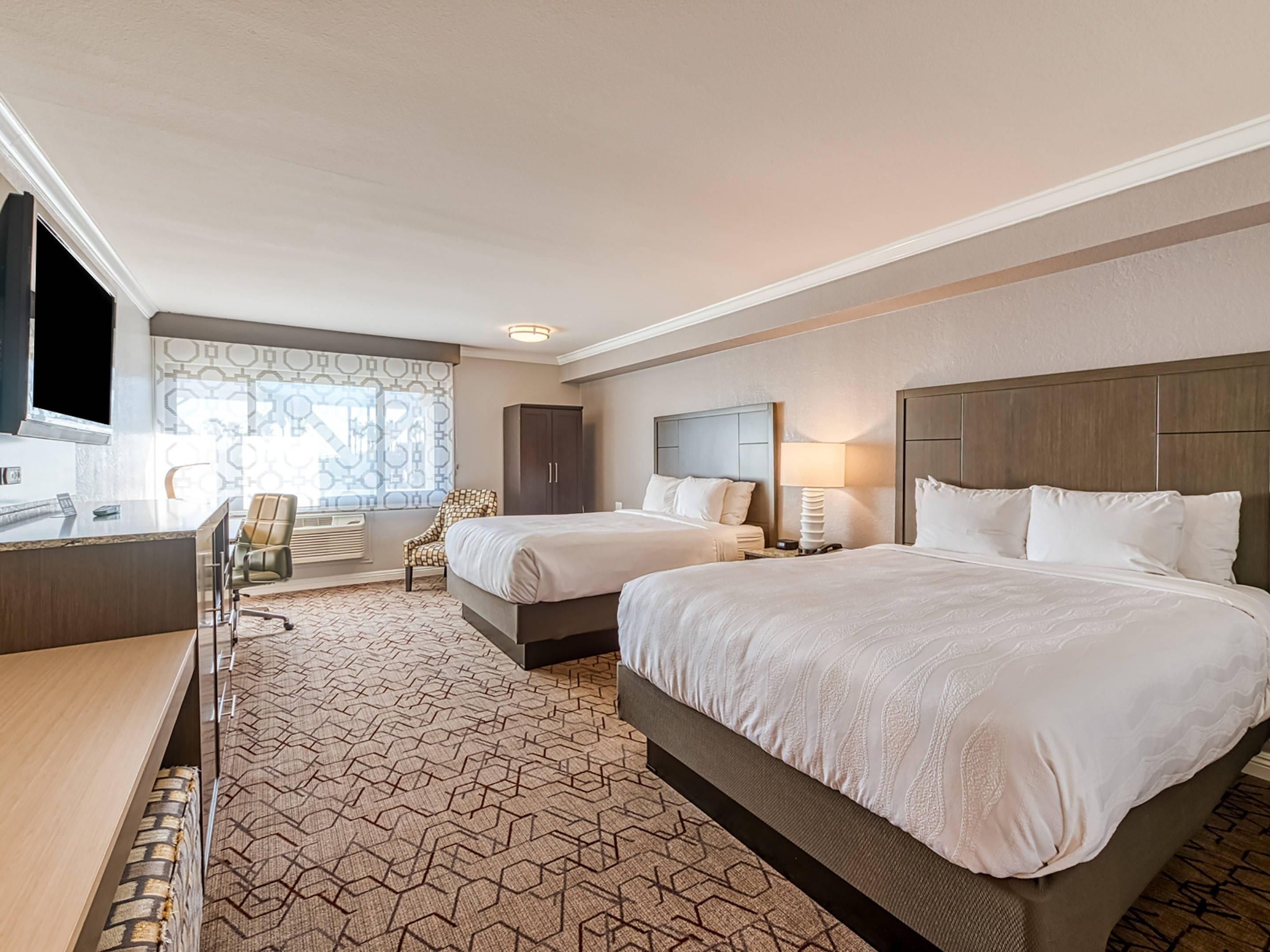 标准房, 2 张大床, 无障碍, 无烟房 (Accessible Tub) | 防  过敏的被褥、办公桌、遮光窗帘、熨斗/熨衣板