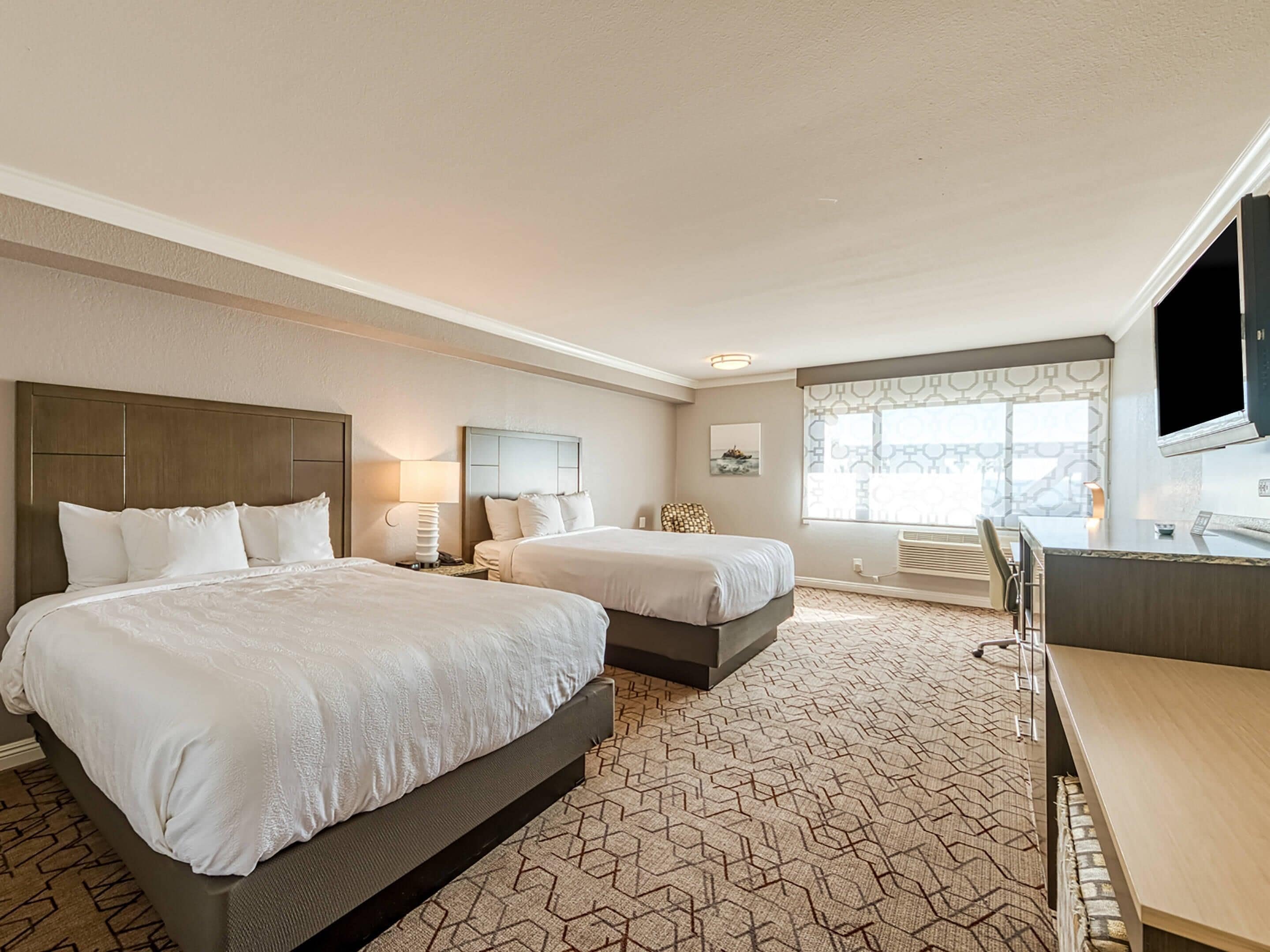 标准房, 2 张大床, 无烟房 | 防过敏的被褥、办公桌、遮光窗帘、熨斗/熨衣板