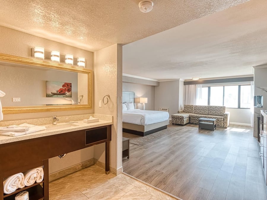 Literie hypoallergénique, bureau, rideaux occultants