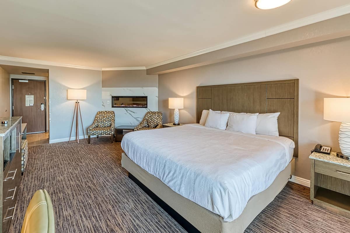 Deluxe Room, 1 King Bed, Non-Smoking, Fireplace, Balcony | Hypo-allergenic bedding, desk, blackout drapes, iron/ironing board