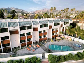 Outdoor pool, open 8:00 AM to 10:00 PM, pool loungers