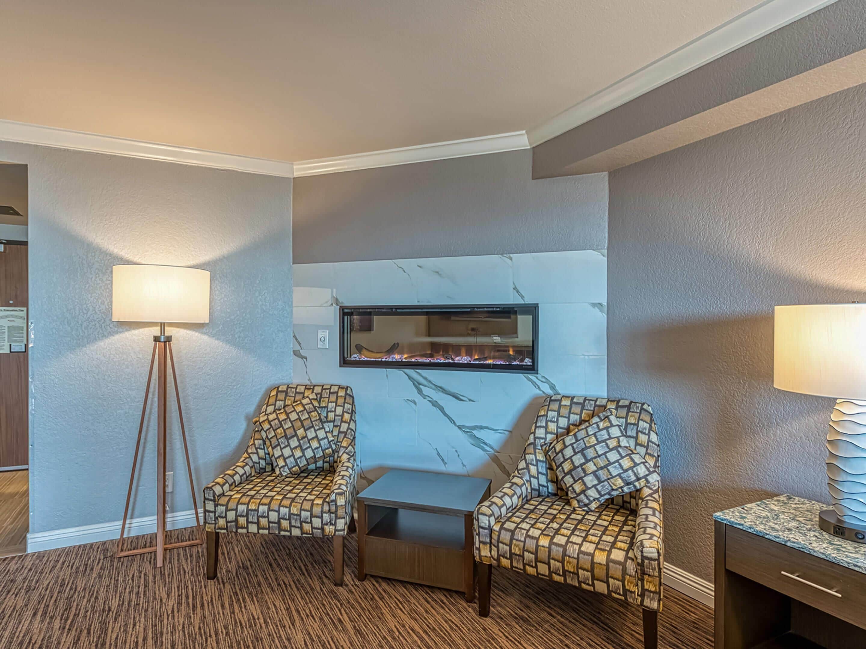 deluxe room, 1 king bed, non-smoking, fireplace, balcony | hypo-allergenic bedding, desk, blackout curtains, iron/ironing board