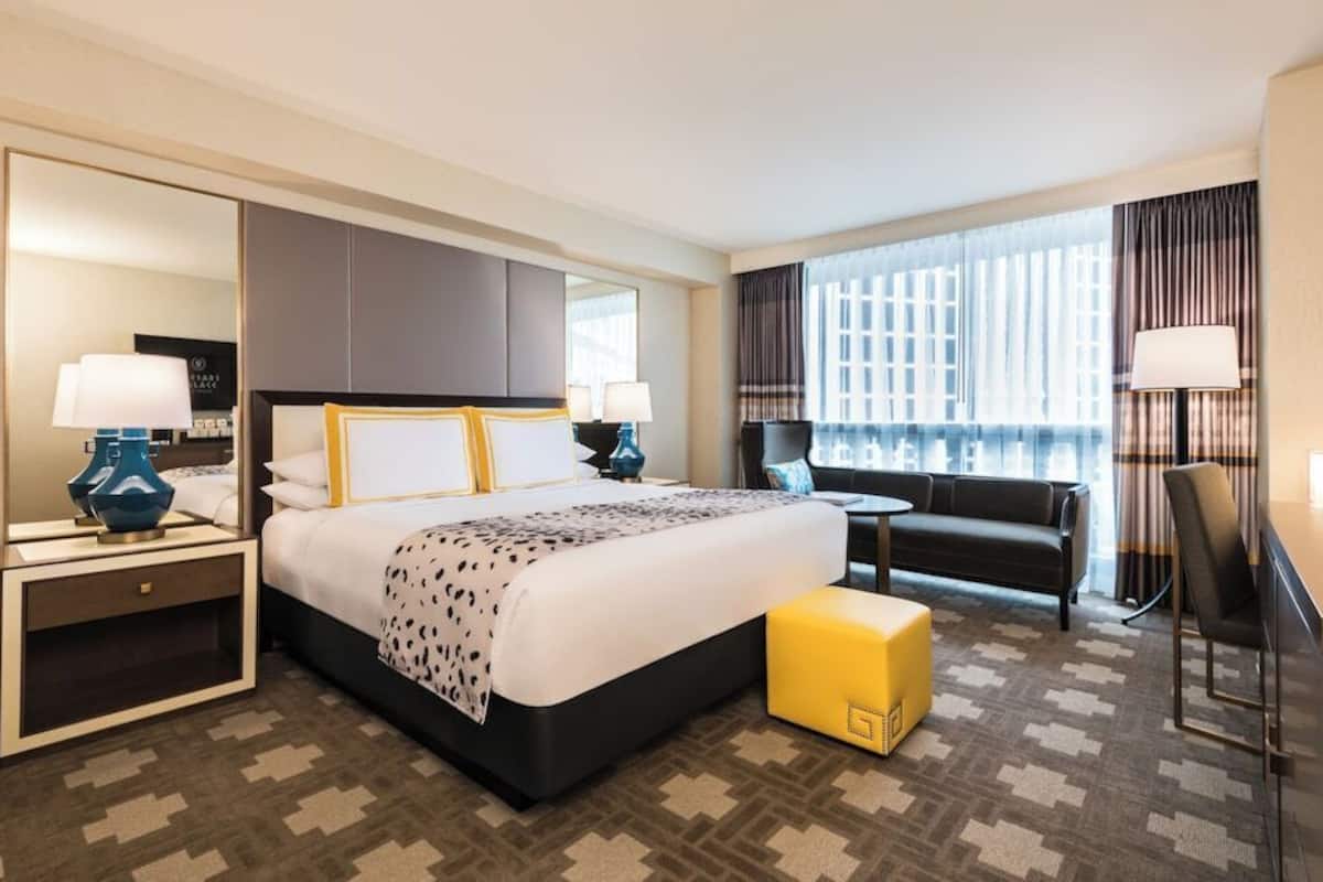 Pillowtop beds, in-room safe, desk, blackout drapes