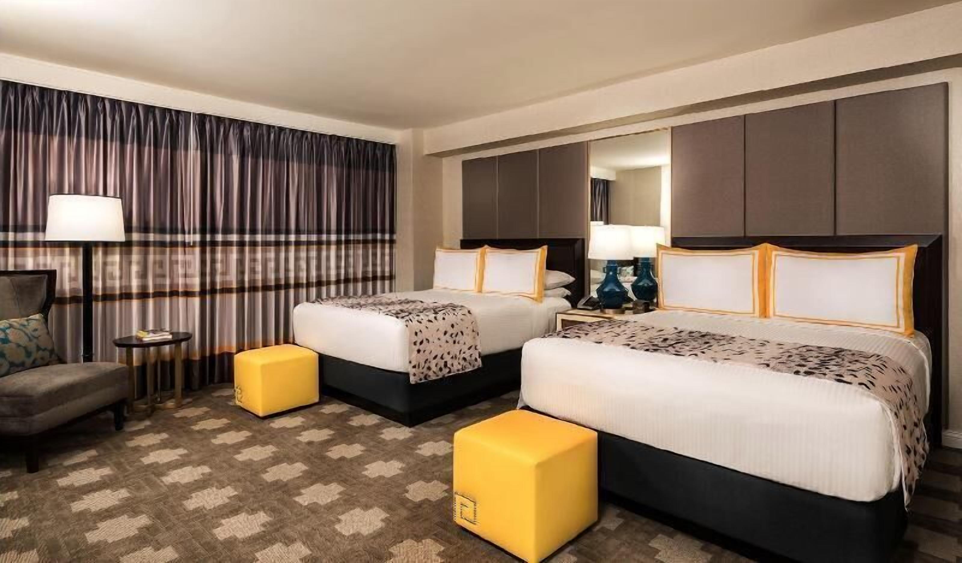 Surmatelas, coffres-forts dans les chambres, bureau, rideaux occultants