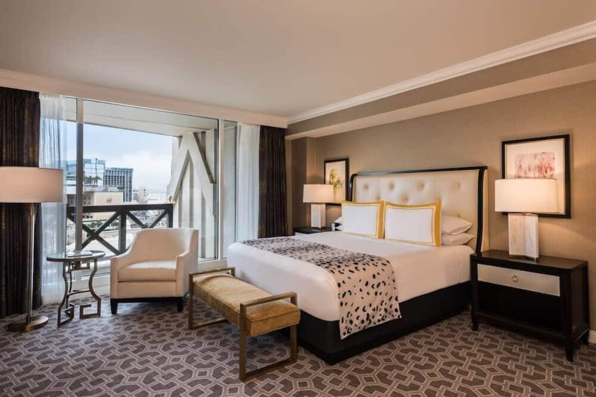 Pillowtop beds, in-room safe, desk, blackout drapes