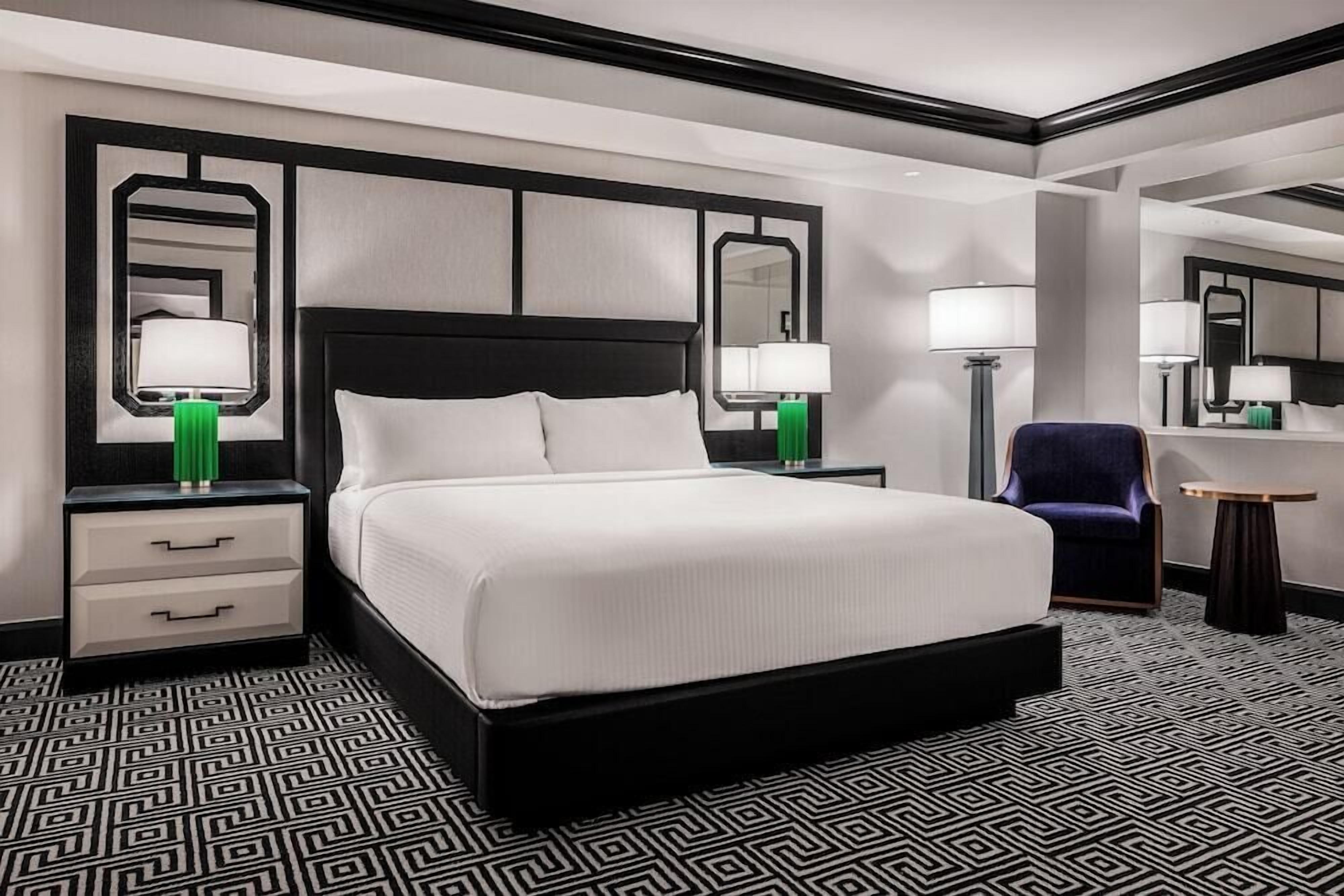 Pillowtop beds, in-room safe, desk, blackout drapes