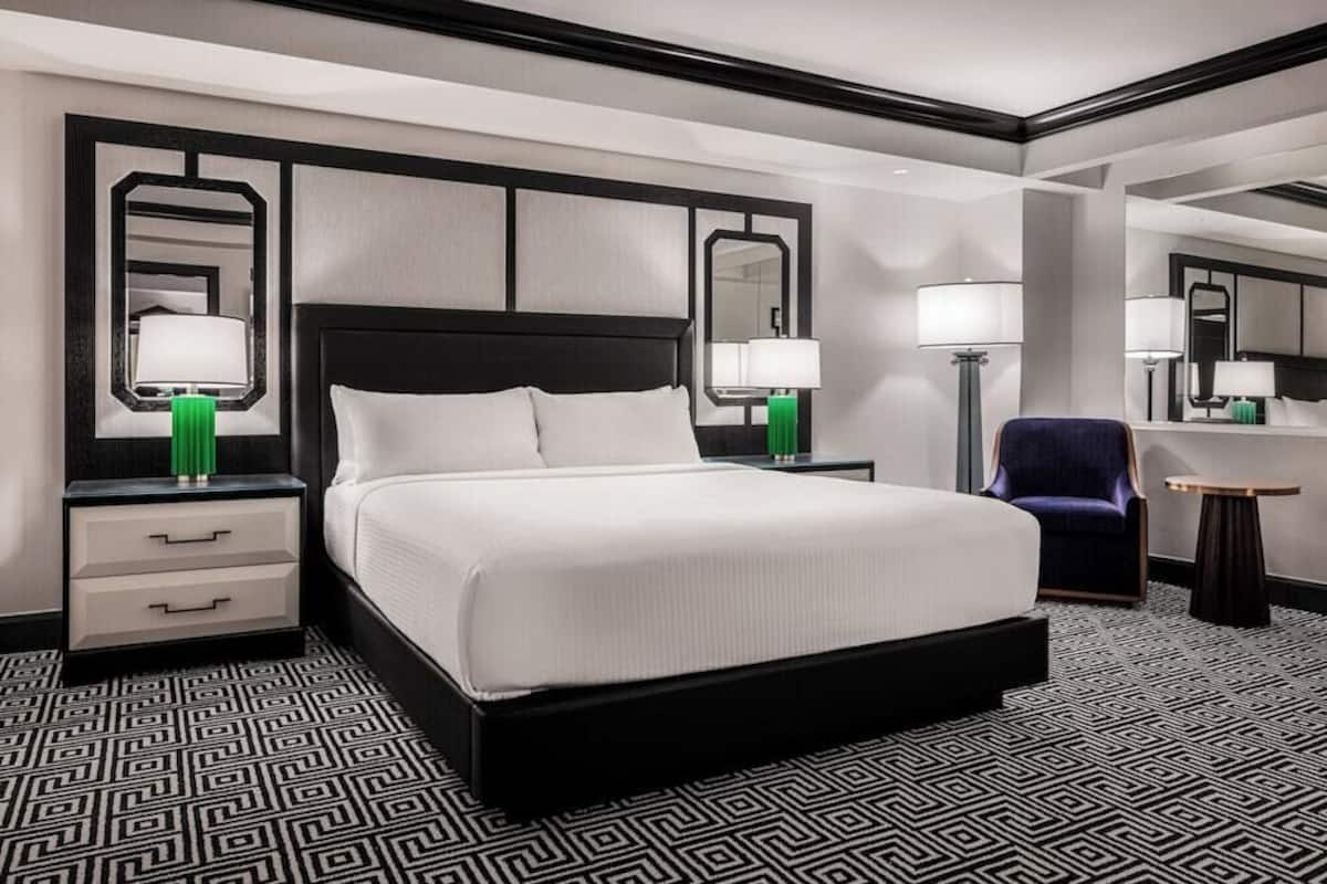 Pillowtop beds, in-room safe, desk, blackout drapes