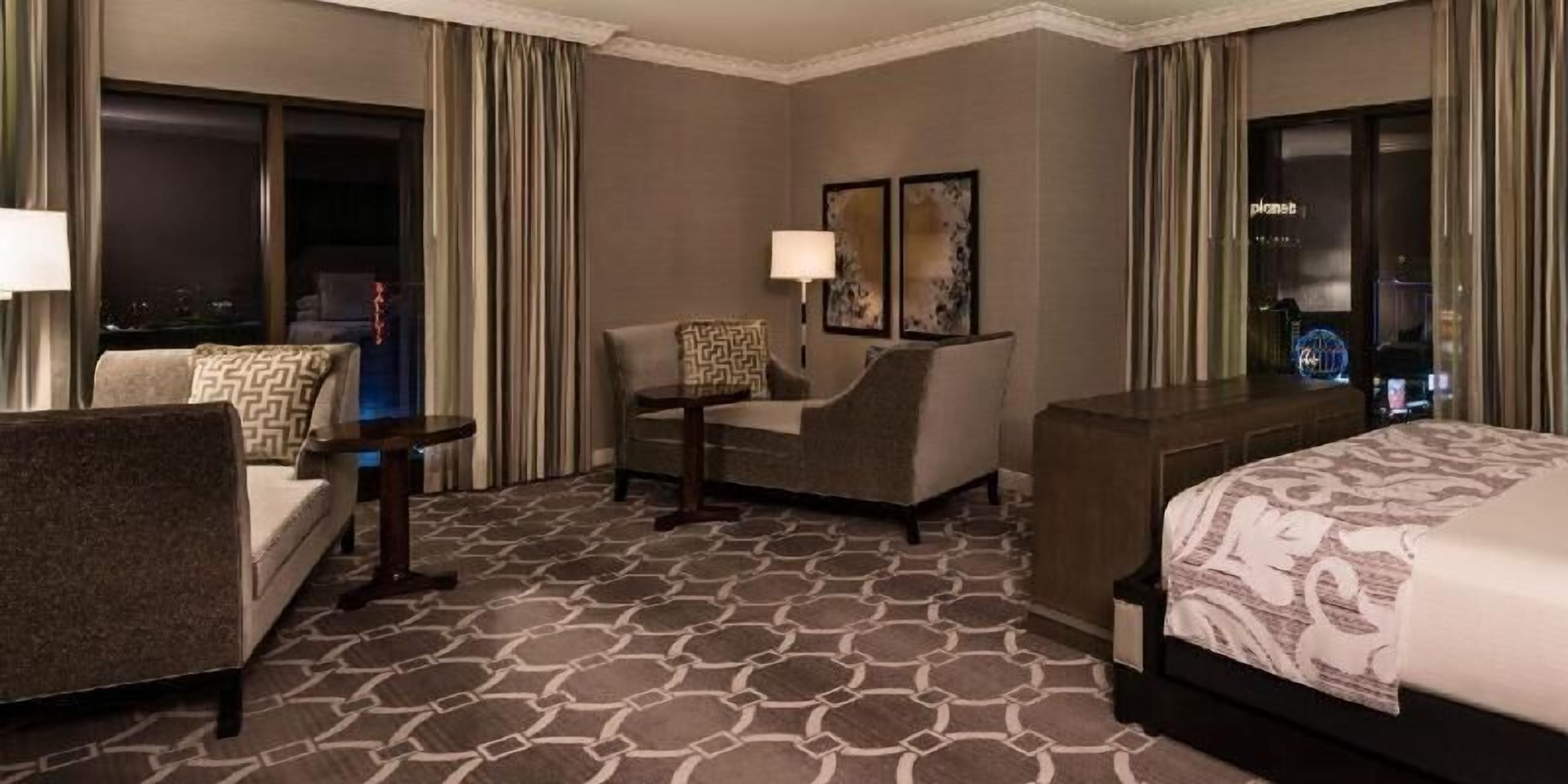 Surmatelas, coffres-forts dans les chambres, bureau, rideaux occultants