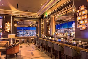 7 Bars/Lounges, Bar im Pool, Poolbar