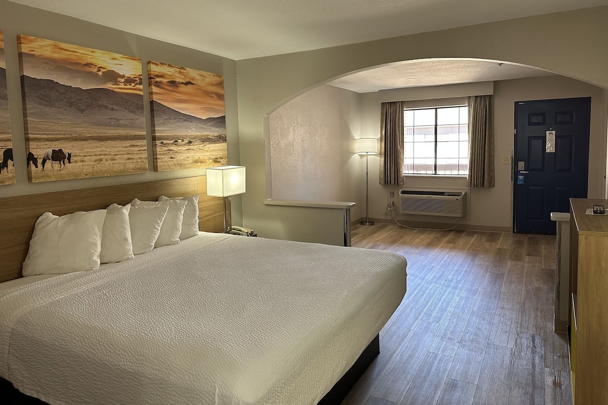 Desk, iron/ironing board, free WiFi, bed sheets