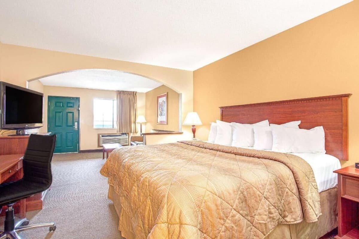 Desk, iron/ironing board, free WiFi, bed sheets