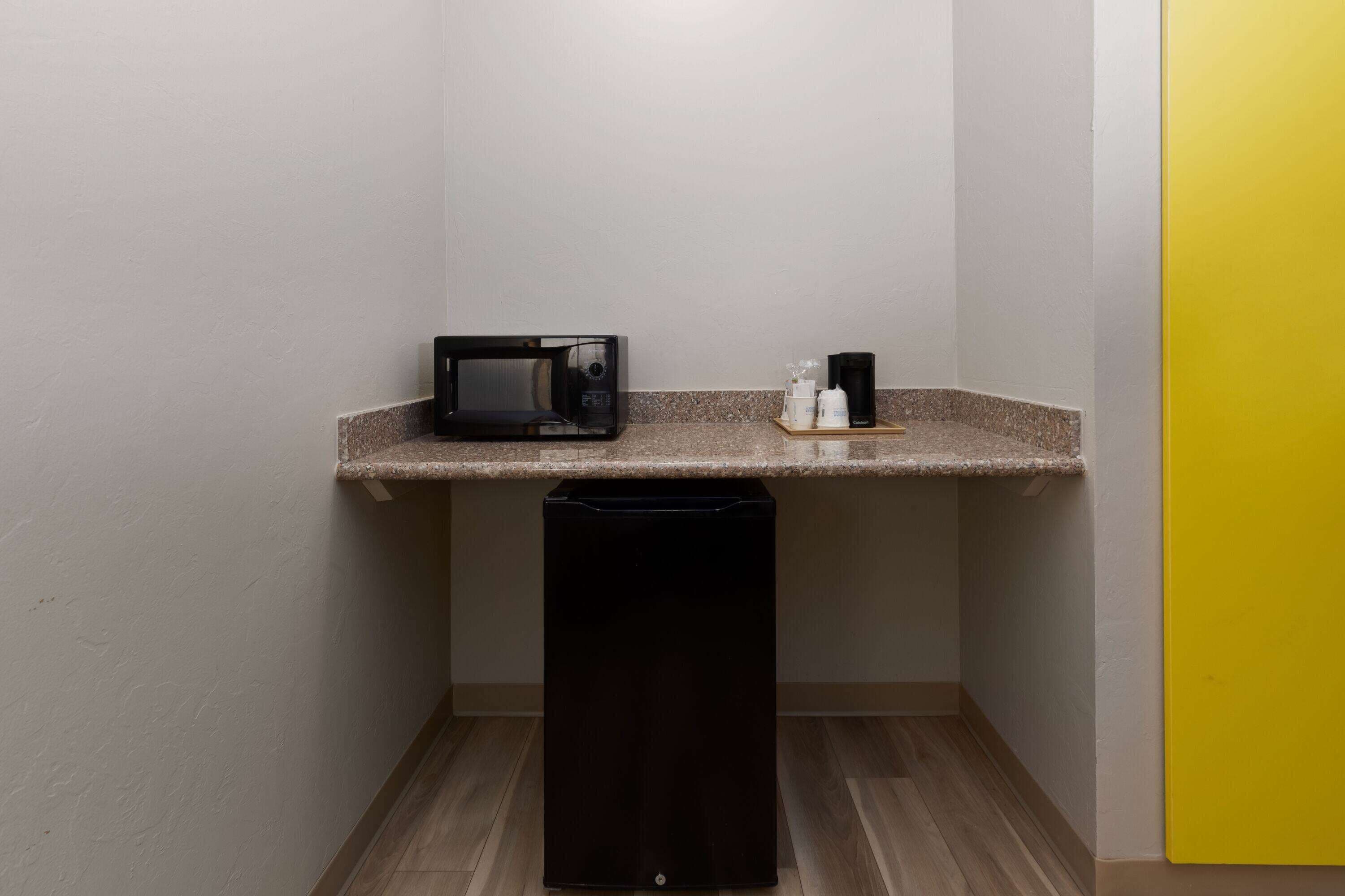 Rom – standard, 1 kingsize-seng, tilgjengelighetstilpasset | Skrivebord, strykejern/-brett, wi-fi (inkludert) og sengetøy