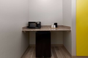 Standard Room, 1 King Bed, Accessible | Desk, iron/ironing board, free WiFi, bed sheets