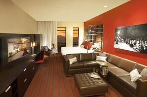 Junior Suite, 1 Bedroom | In-room safe, iron/ironing board, WiFi, bed sheets - Golden Gate Hotel and Casino (Las Vegas)