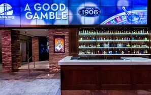 2 bars/lounges
