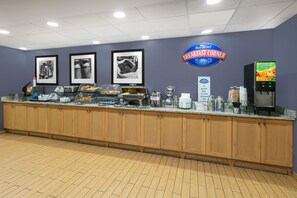 Petit déjeuner complet compris tous les jours