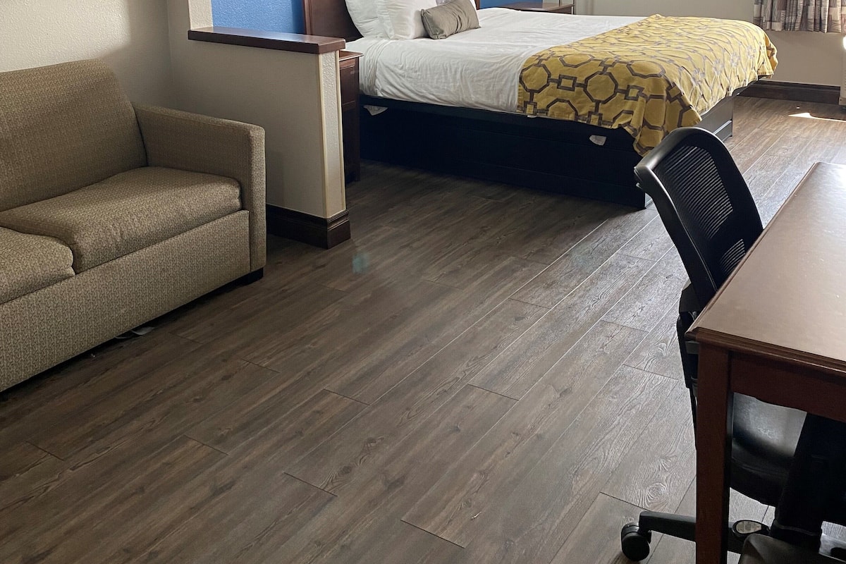 Desk, iron/ironing board, free cribs/infant beds, rollaway beds