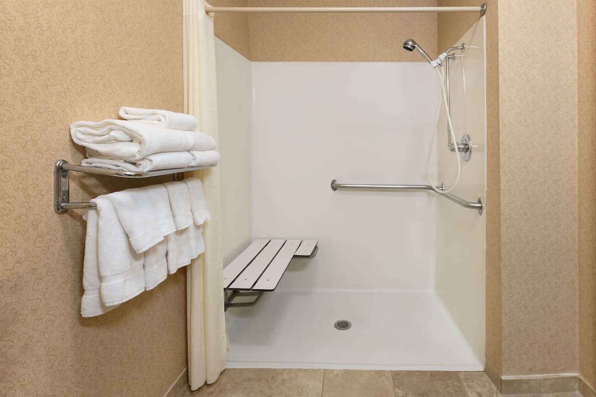 Free toiletries, towels