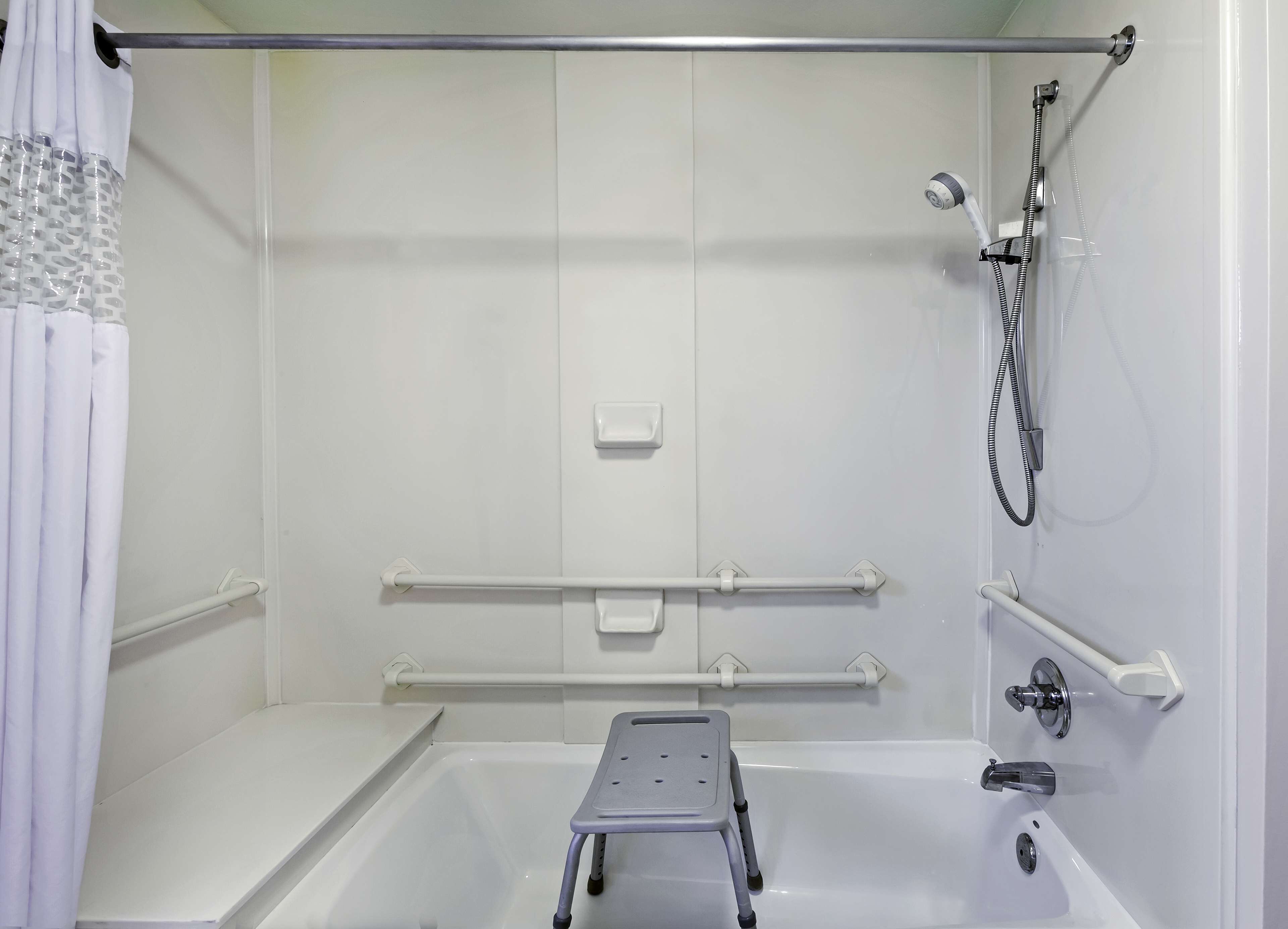 combined shower/bathtub, free toiletries, hair dryer, towels