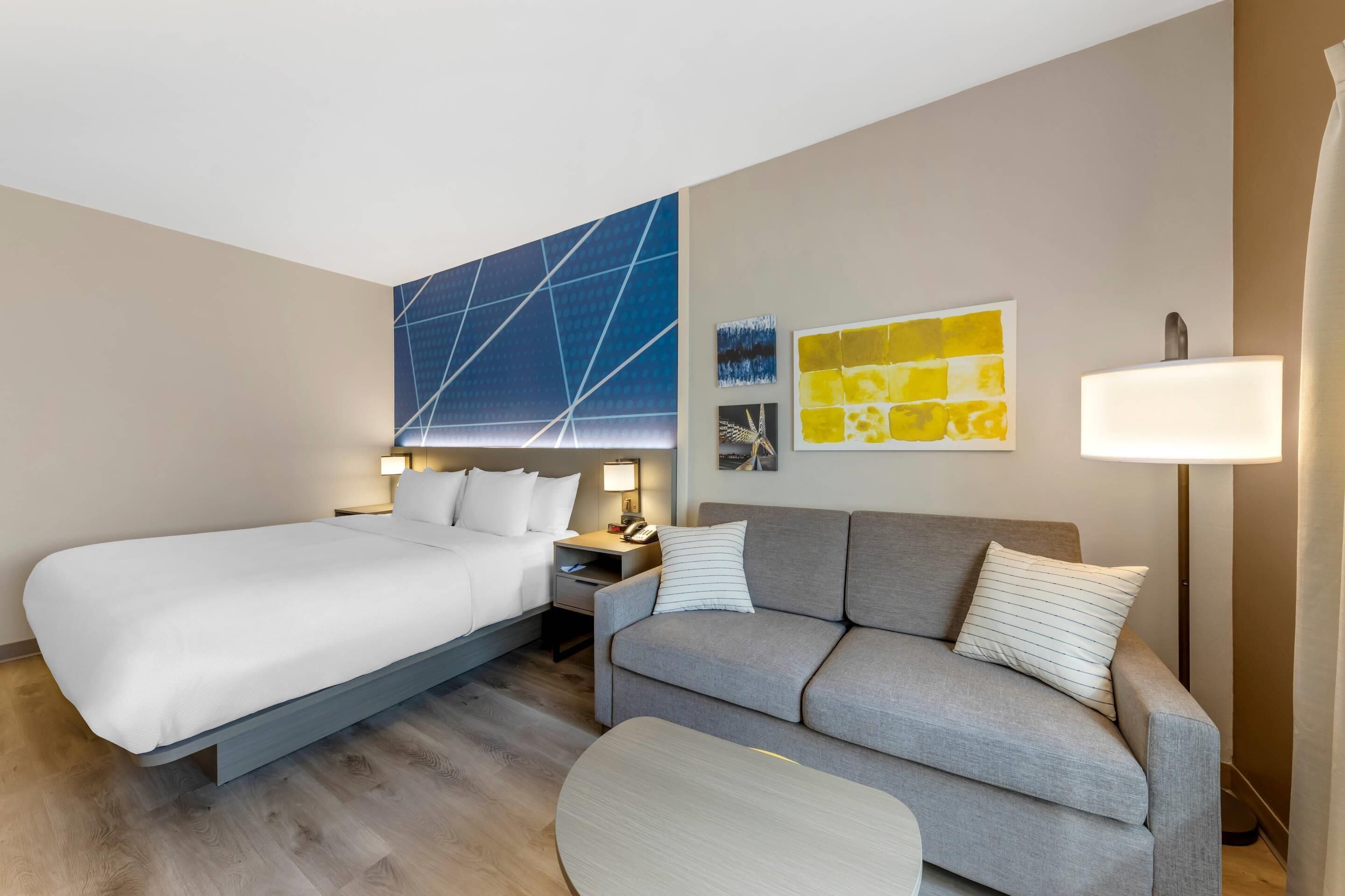 Room, 1 King Bed with Sofa bed, Non Smoking | Desk, blackout curtains, soundproofing, iron/ironing board