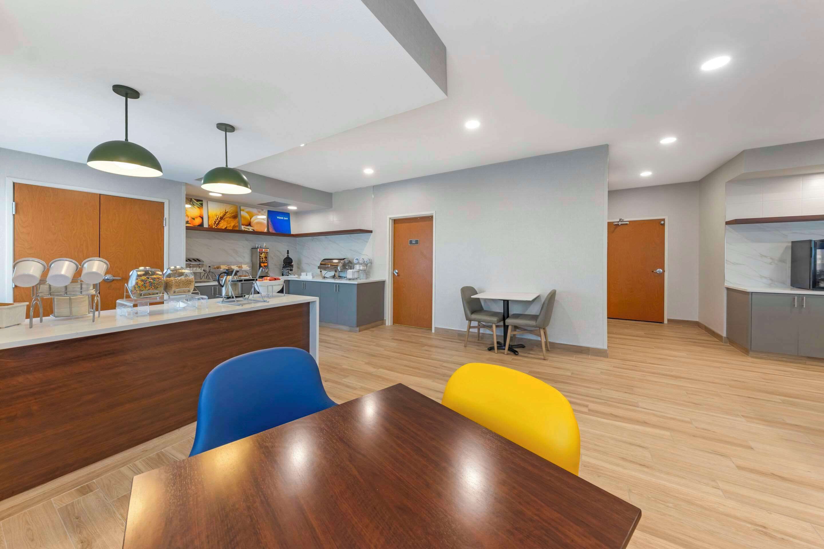 free daily self-service breakfast