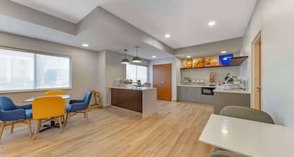 Comfort Inn & Suites Oklahoma City North - Quail Springs