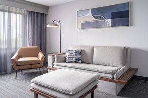 Literie de qualité, bureau, fer et planche à repasser