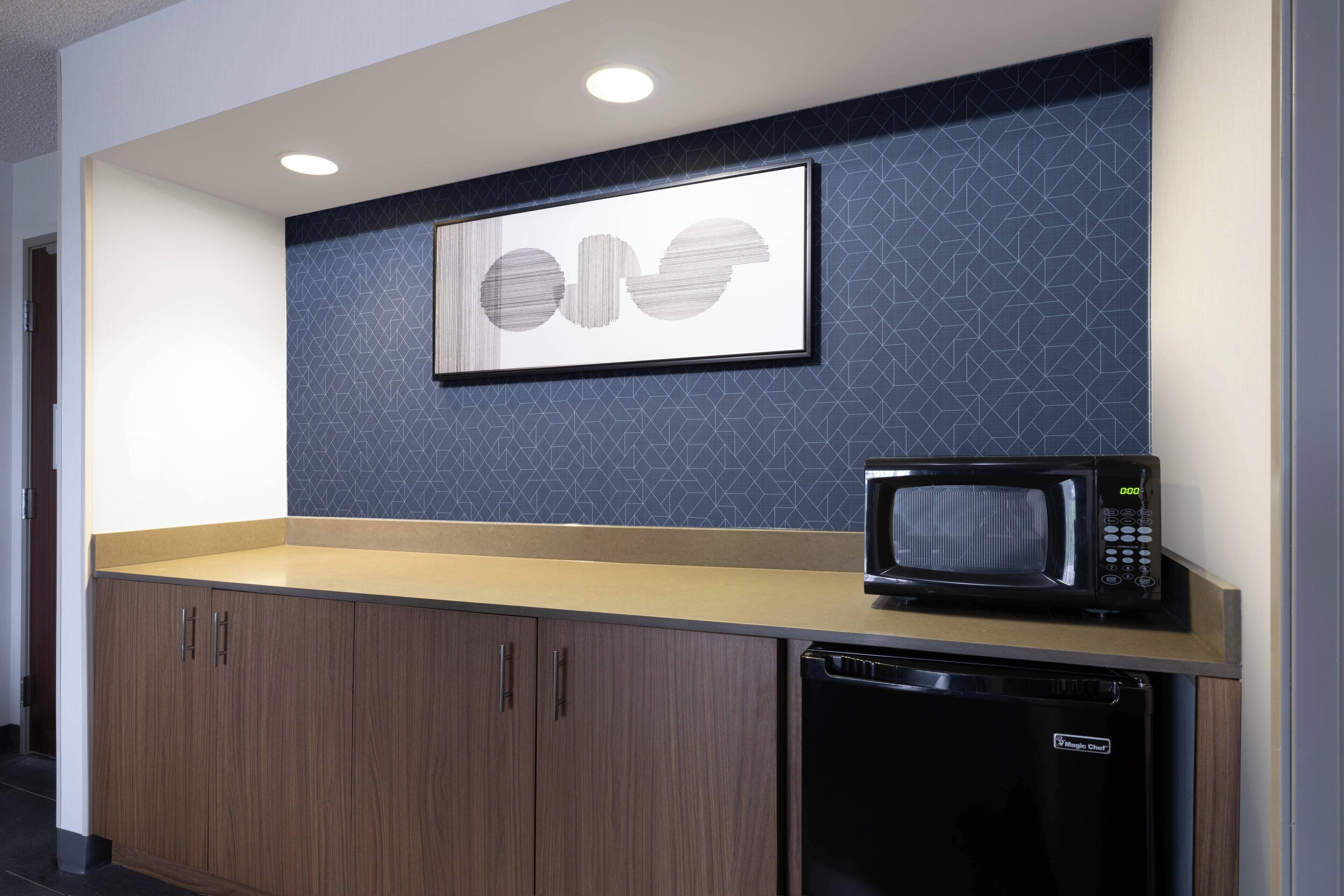 suite, 1 bedroom, non smoking, balcony | premium bedding, desk, iron/ironing board, free cots/infant beds