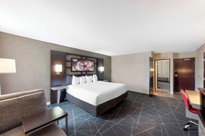 Deluxe Room, 1 King Bed, Non Smoking (Oversized Room) | 1 bedroom, premium bedding, desk, iron/ironing board - Best Western Plus Austin Central (Austin)