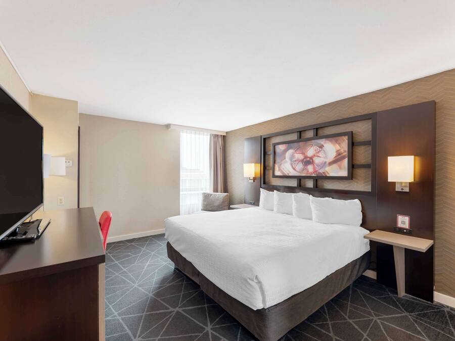 1 bedroom, premium bedding, desk, iron/ironing board