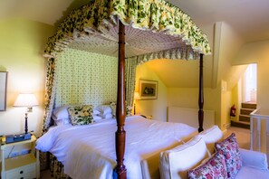 Down duvets, individually decorated, individually furnished, desk