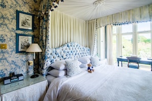 Junior Suite | Down comforters, individually decorated, individually furnished, desk