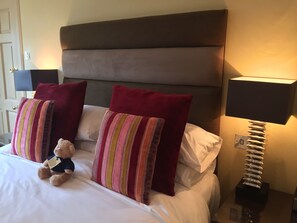 Courtyard Standard Double | Down comforters, individually decorated, individually furnished, desk - Schloss Roxburghe Hotel & Golf Course (Kelso)