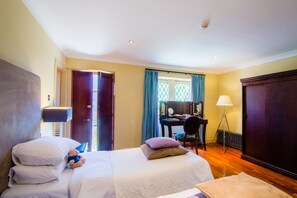 Down duvets, individually decorated, individually furnished, desk - The Roxburghe Hotel & Golf Course (Kelso)