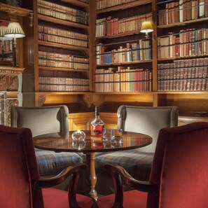 Bar (on property) - Schloss Roxburghe Hotel & Golf Course (Kelso)