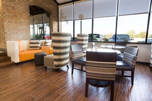 Lobby - Drury Inn & Suites Austin North (Austin)