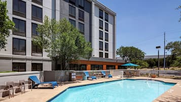 Outdoor pool, sun loungers